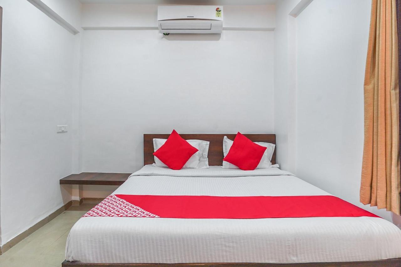 Oyo Flagship 70264 Hotel Vrindavan Mangvadi Zewnętrze zdjęcie