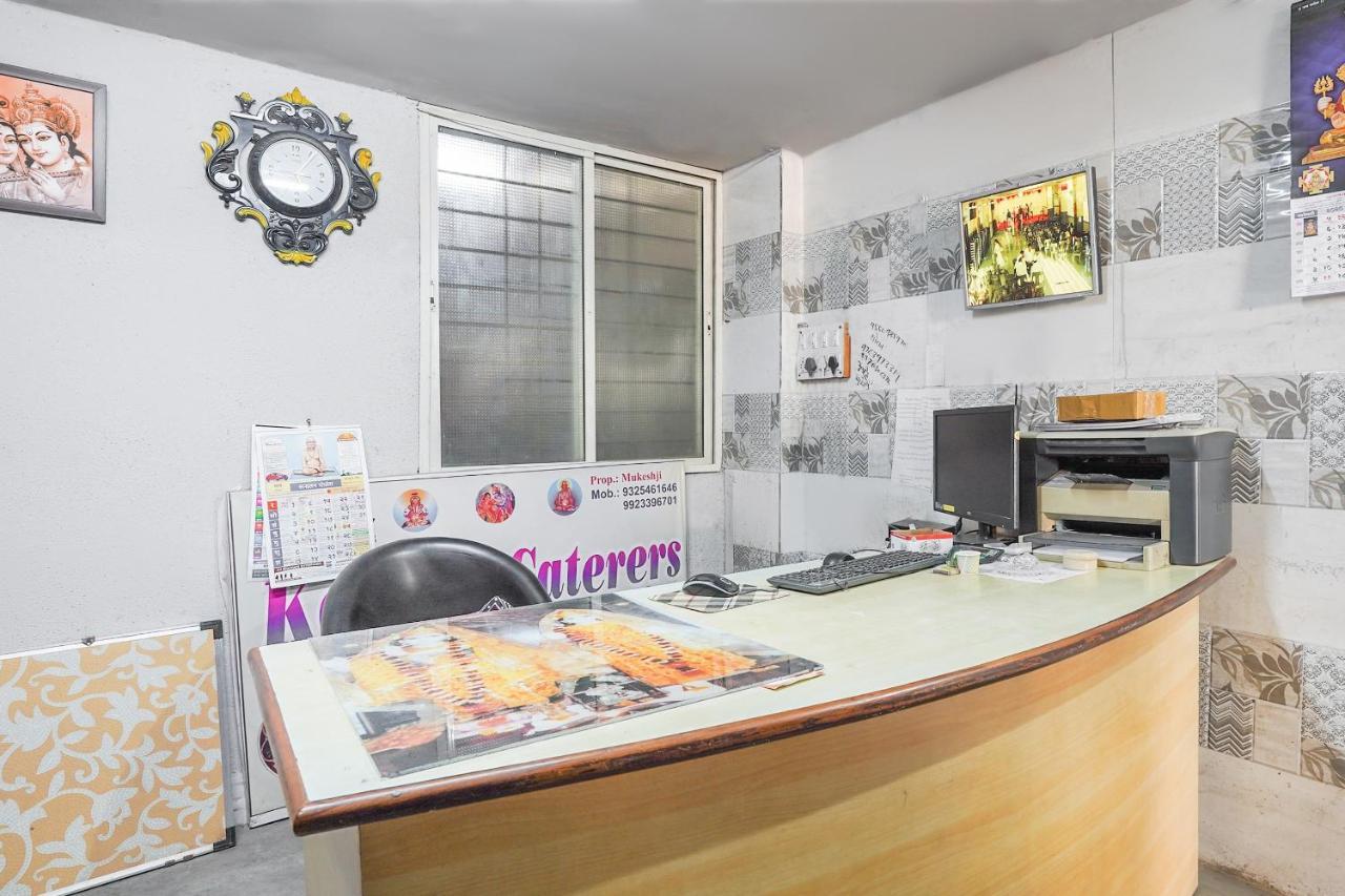 Oyo Flagship 70264 Hotel Vrindavan Mangvadi Zewnętrze zdjęcie